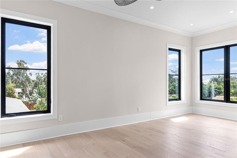 Spacious, unfurnished interior of a new home in , St. Petersburg (Image 10).