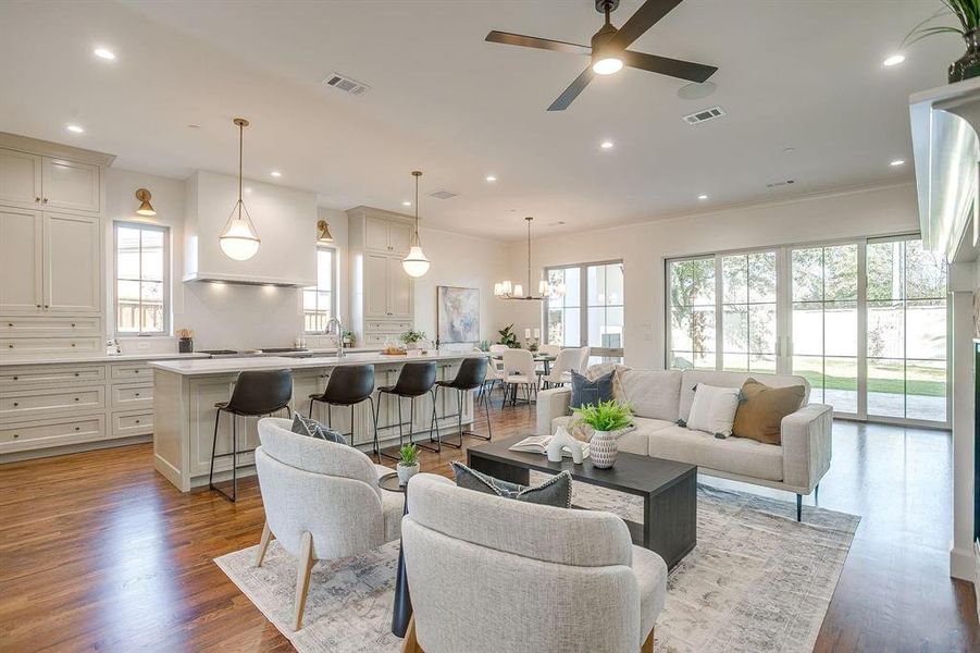 Furnished interior view inside a new home in , Grapevine (Image 8).