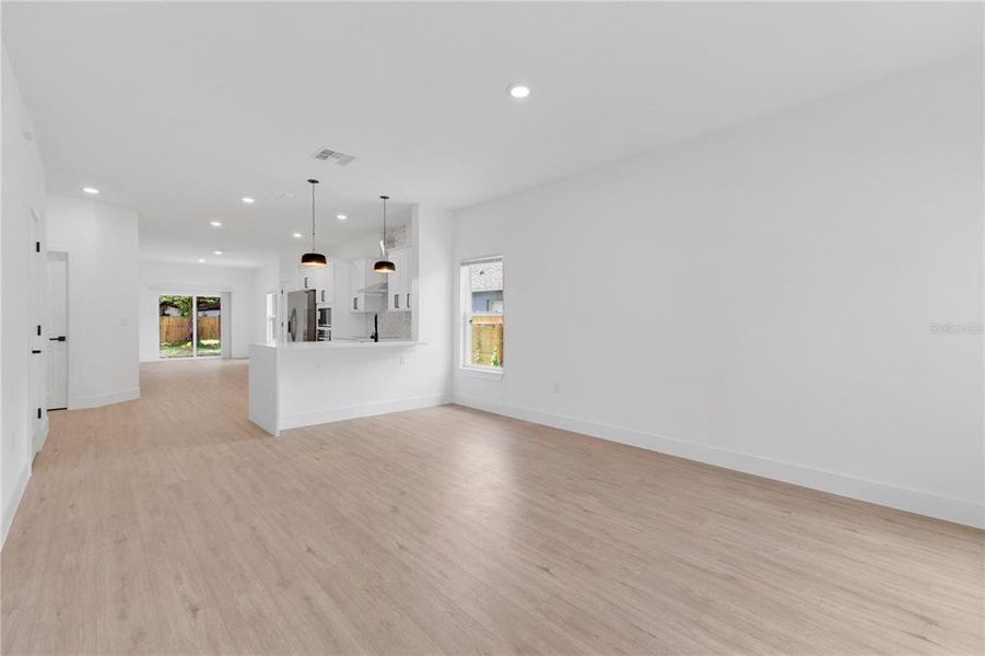 Spacious, unfurnished interior of a new home in , Orlando (Image 19).