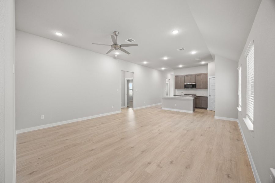 Spacious, unfurnished interior of a new home in Lakeside at Tessera, Lago Vista (Image 15).