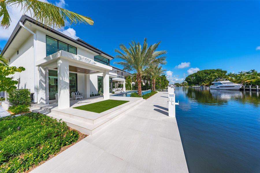 Exterior details and patio area of a home in , Fort Lauderdale (Image 33).