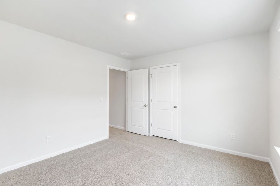 Spacious, unfurnished interior of a new home in Carolina Groves, Moncks Corner (Image 16).