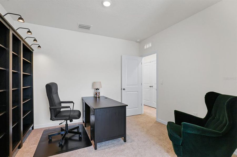 Furnished interior view inside a new home in , Apollo Beach (Image 17).
