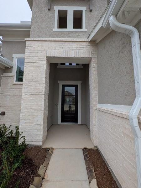 Exterior details and patio area of a home in Artavia, Conroe (Image 3).