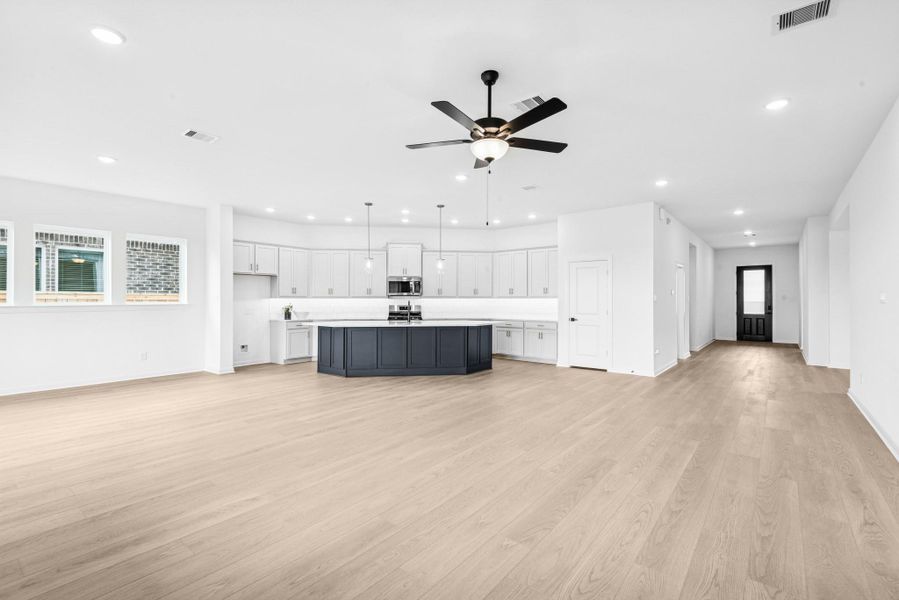 Spacious, unfurnished interior of a new home in The Grand Prairie 50’, Hockley (Image 20).