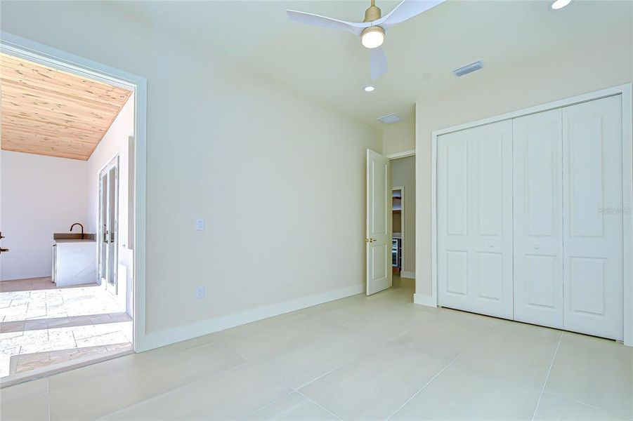 Spacious, unfurnished interior of a new home in , Tampa (Image 65).