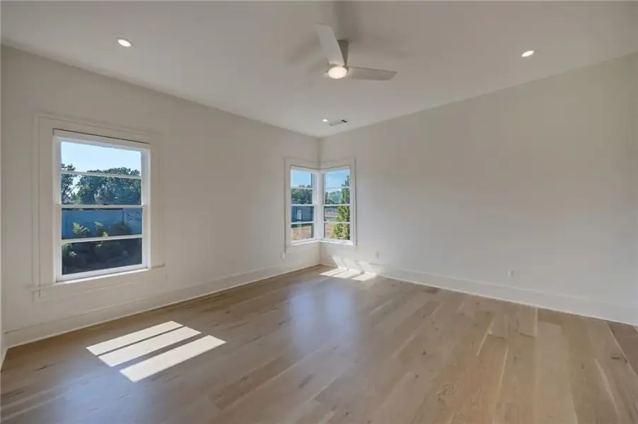 Spacious, unfurnished interior of a new home in , Sandy Springs (Image 26).
