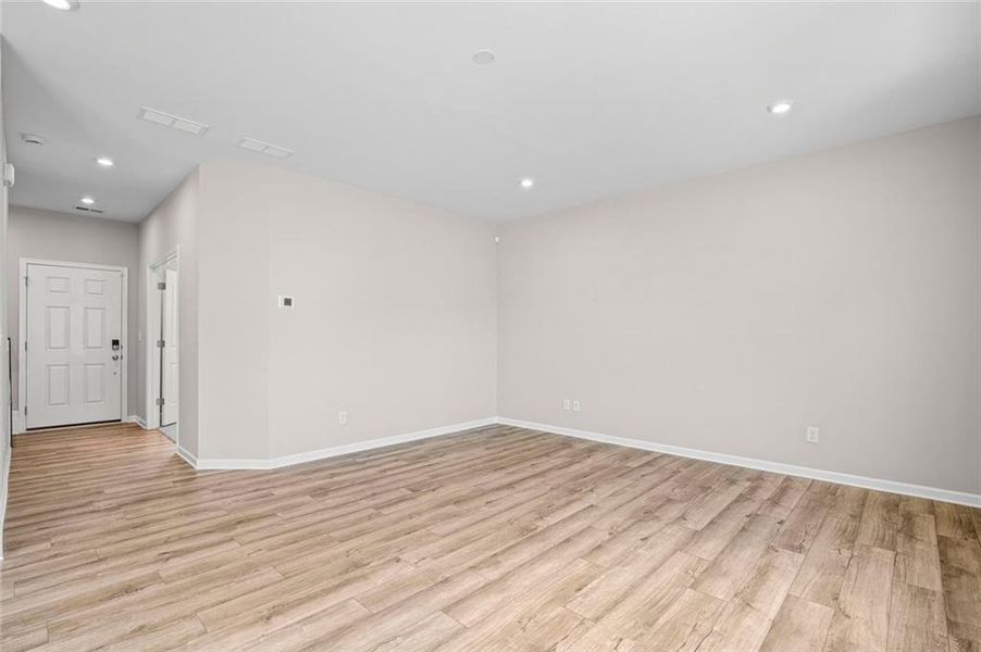 Spacious, unfurnished interior of a new home in Sage Woods, Dallas (Image 28).