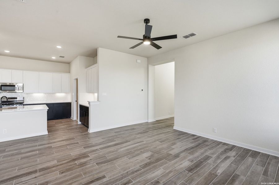 Spacious, unfurnished interior of a new home in The Crossvine, Schertz (Image 37).