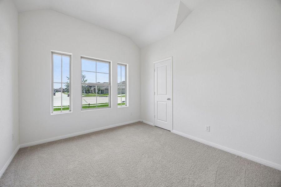 Spacious, unfurnished interior of a new home in Riviera Pines, Huffman (Image 26).