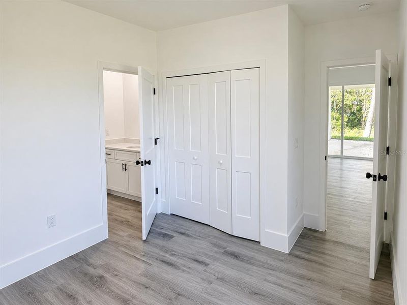 Spacious, unfurnished interior of a new home in , Ocala (Image 12).