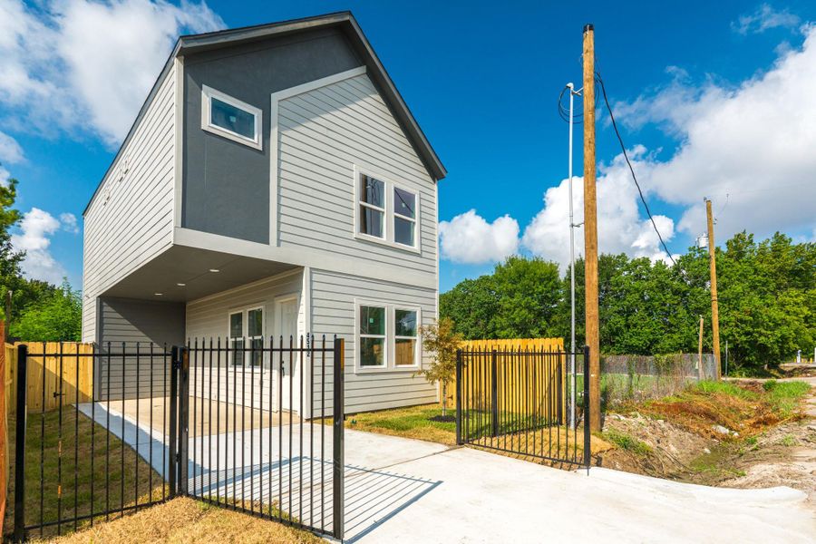 Front exterior of a new home in , Houston, TX, highlighting curb appeal (Image 1). Front exterior of a new home in , Houston, TX, highlighting curb appeal (Image 1).