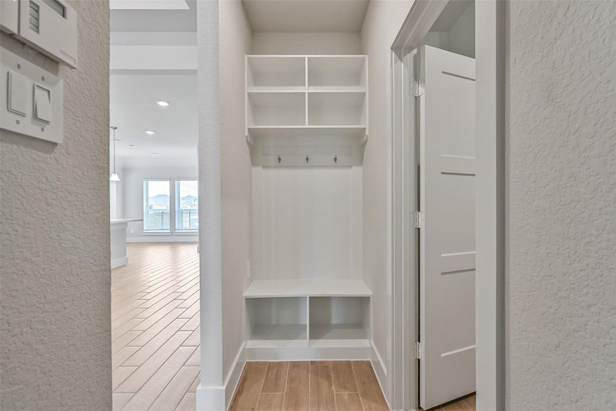 Spacious, unfurnished interior of a new home in Laurel Landing, Alvin (Image 28).