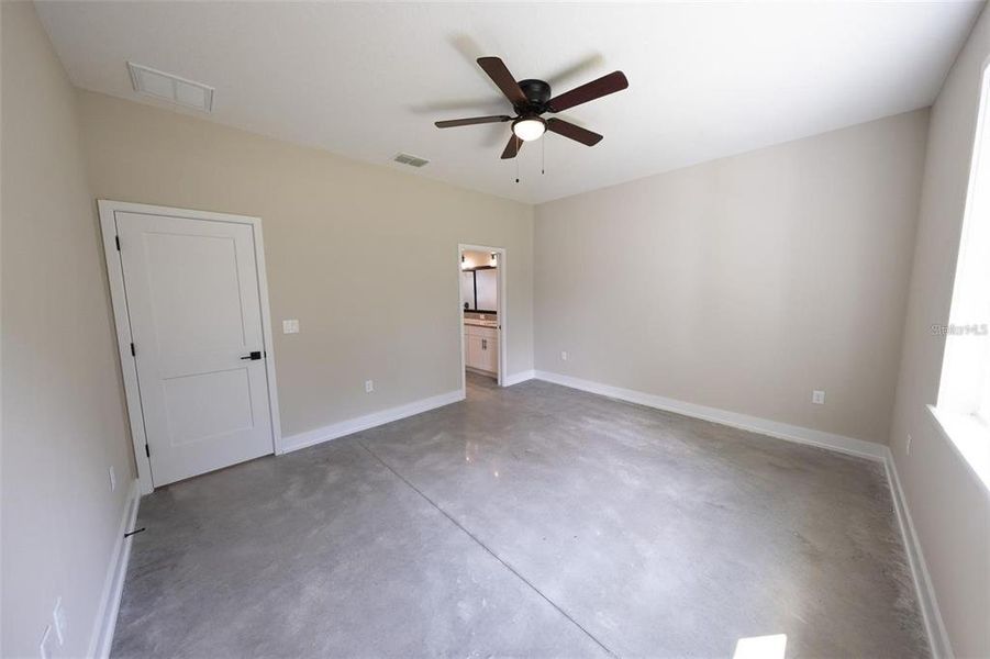 Spacious, unfurnished interior of a new home in , Eagle Lake (Image 33). Spacious, unfurnished interior of a new home in , Eagle Lake (Image 33).