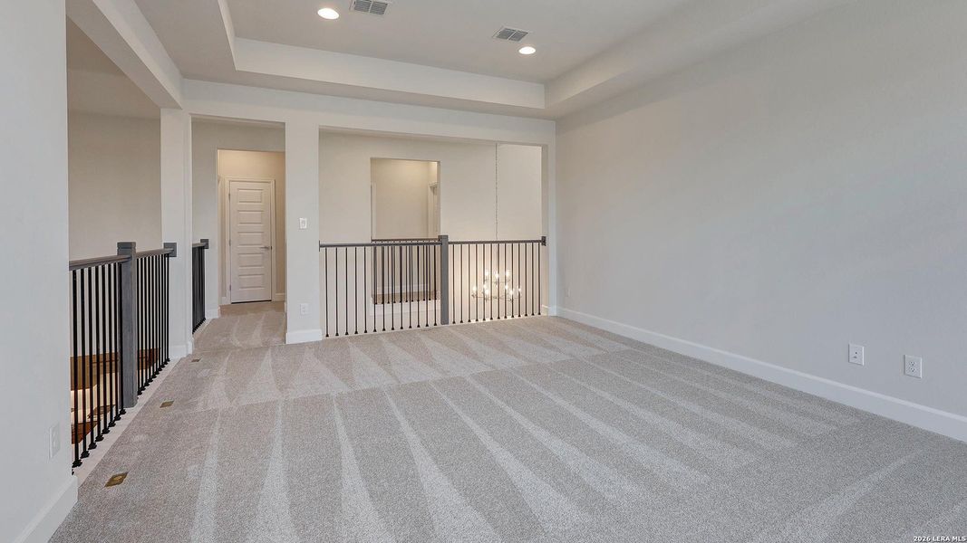 Spacious, unfurnished interior of a new home in Haby Hill, San Antonio (Image 12).