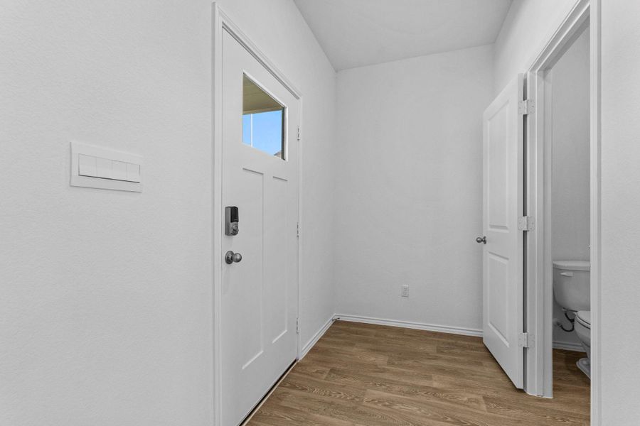 Spacious, unfurnished interior of a new home in Valverde, Bastrop (Image 29).