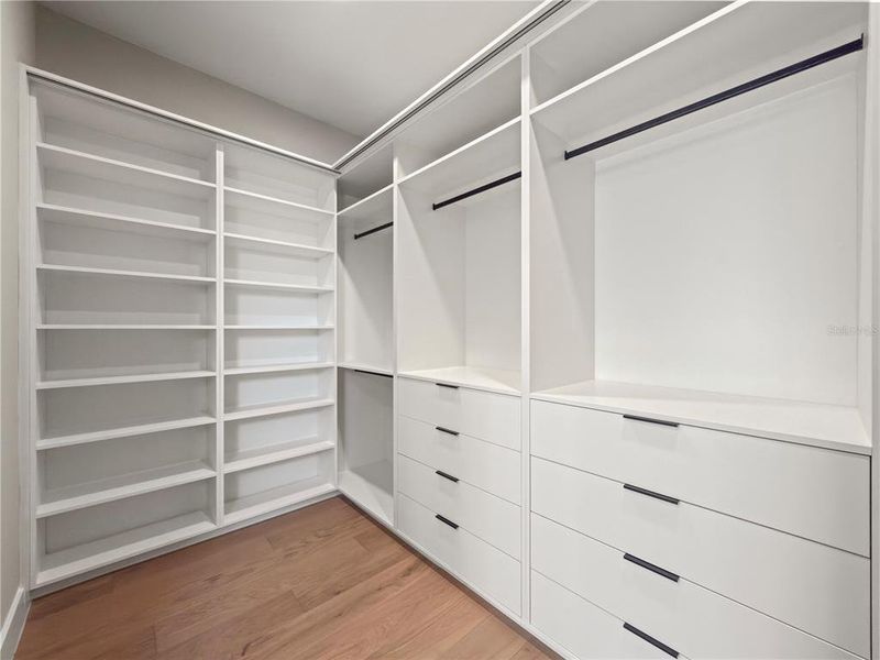 Spacious, unfurnished interior of a new home in College Park, Orlando (Image 22).