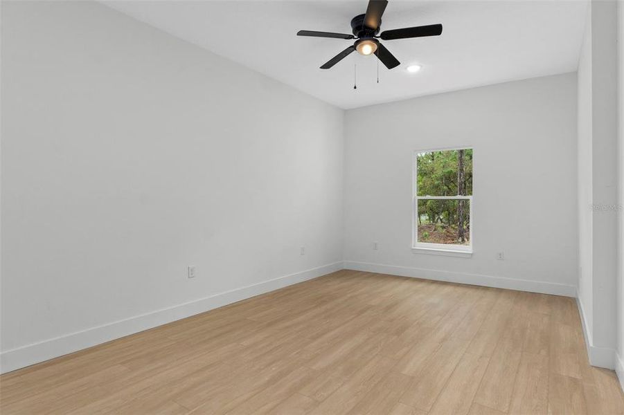 Spacious, unfurnished interior of a new home in , Citrus Springs (Image 24).