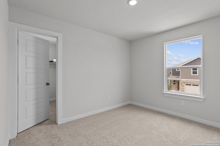 Spacious, unfurnished interior of a new home in Senna, Leon Valley (Image 18).
