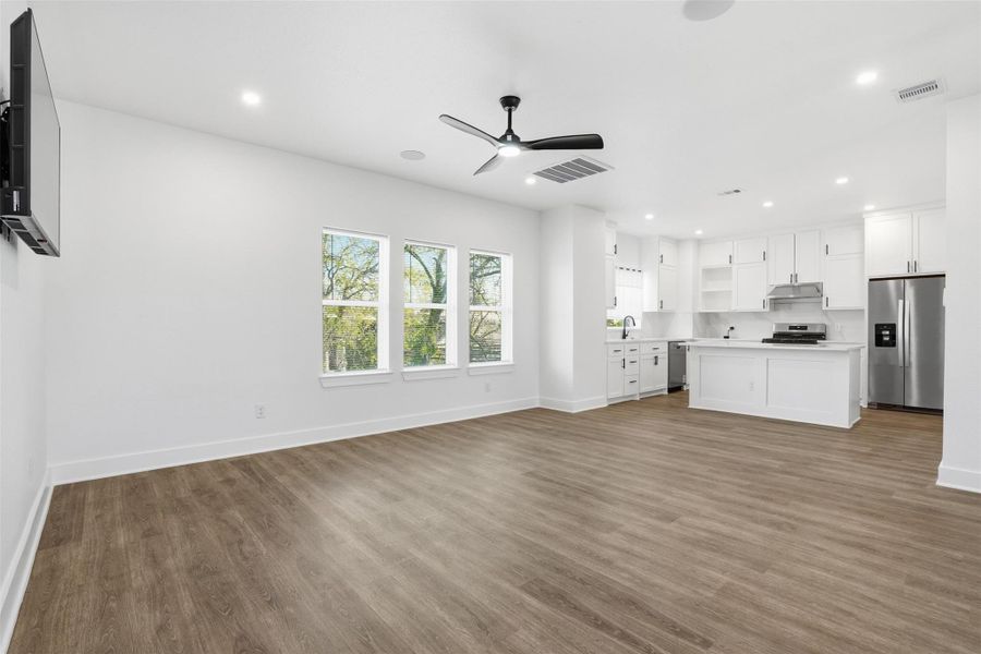 Spacious, unfurnished interior of a new home in , Houston (Image 19).