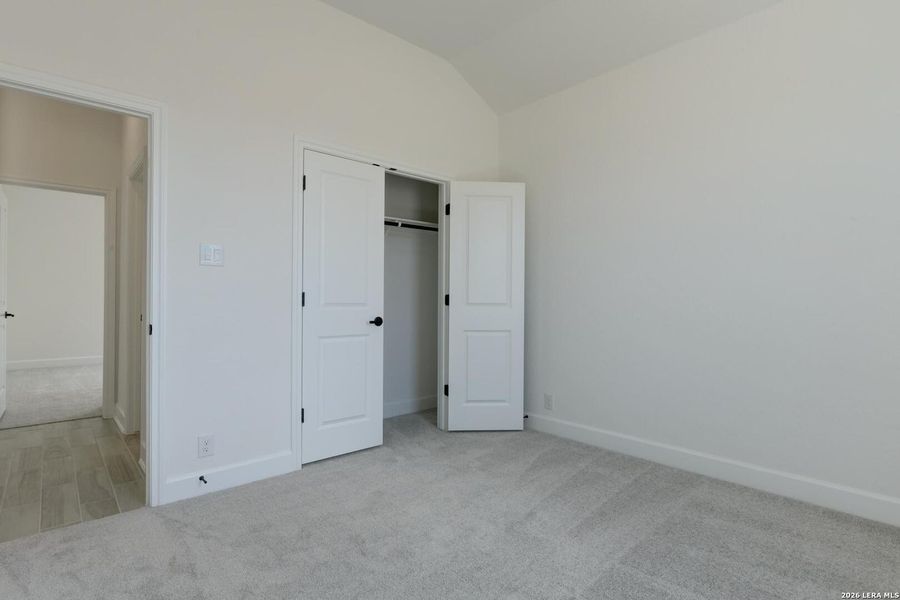 Spacious, unfurnished interior of a new home in Waldsanger, New Braunfels (Image 19).