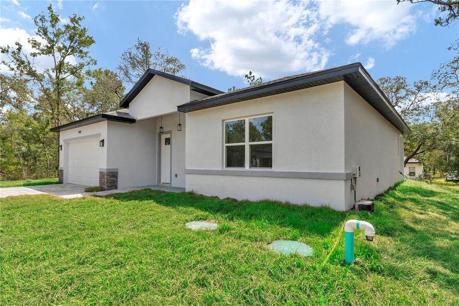 Exterior details and patio area of a home in , Citrus Springs (Image 26).