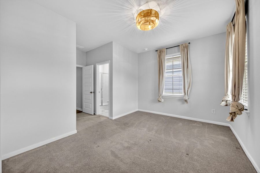 Spacious, unfurnished interior of a new home in , Summerville (Image 45).