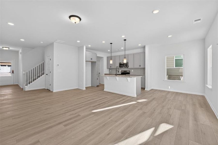 Spacious, unfurnished interior of a new home in Sanders Park, Austell (Image 19).