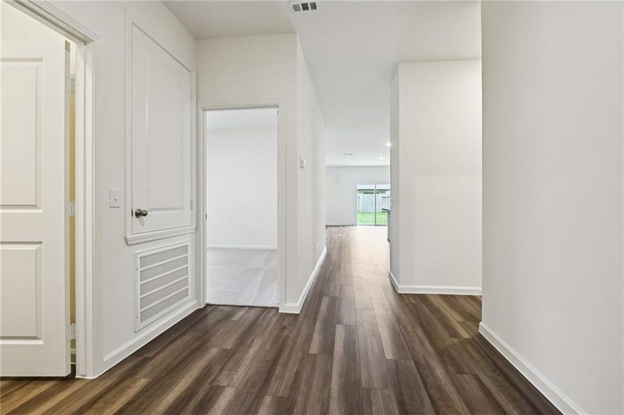 Spacious, unfurnished interior of a new home in Crescent Pointe, Carrollton (Image 20).