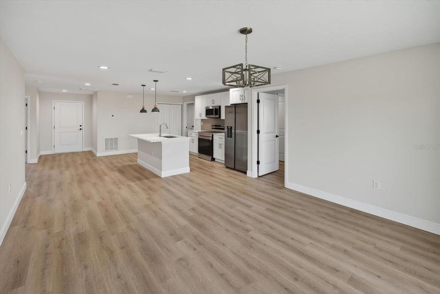 Spacious, unfurnished interior of a new home in , Port Charlotte (Image 14).