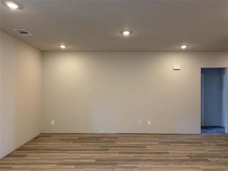 Spacious, unfurnished interior of a new home in Wilkins Valley, Brenham (Image 6).