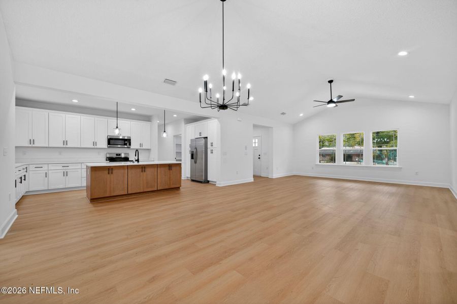 Spacious, unfurnished interior of a new home in , Middleburg (Image 30).