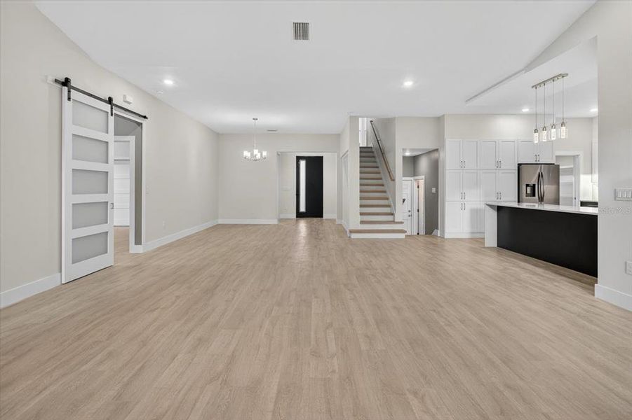 Spacious, unfurnished interior of a new home in , Tarpon Springs (Image 55).