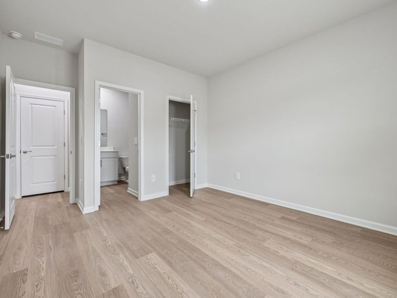 Spacious, unfurnished interior of a new home in Oakwood, Mebane (Image 15).
