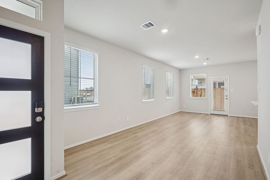 Spacious, unfurnished interior of a new home in Pinewood Trails - City Series, Atascocita (Image 20).