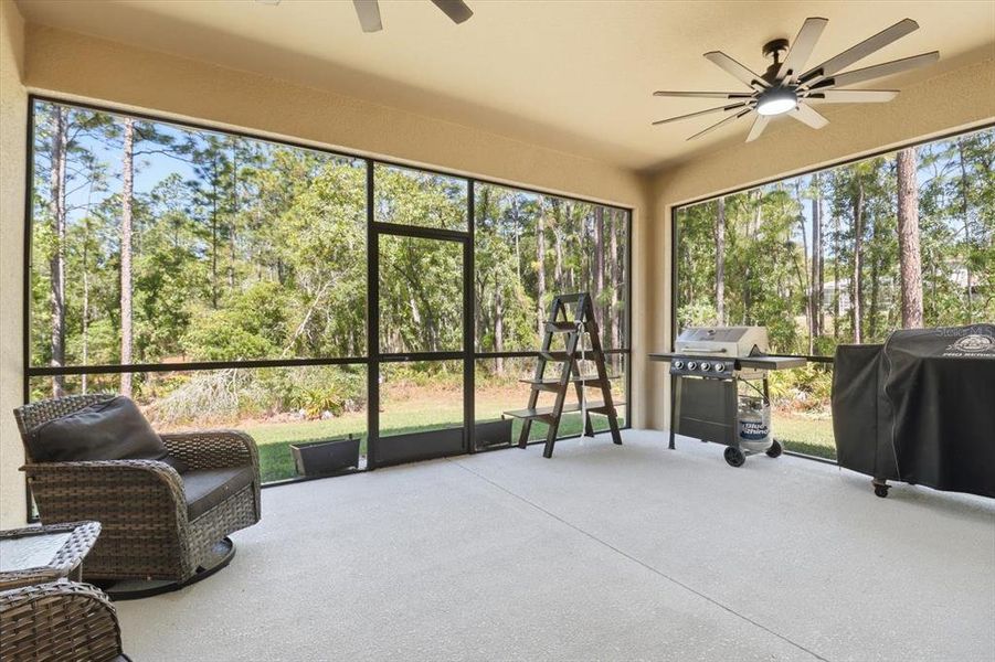 Exterior details and patio area of a home in , Homosassa (Image 4).