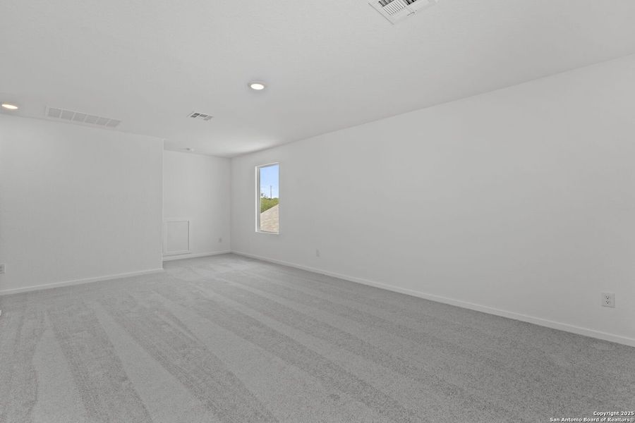 Spacious, unfurnished interior of a new home in Lodi Grove, Floresville (Image 16). Spacious, unfurnished interior of a new home in Lodi Grove, Floresville (Image 16).