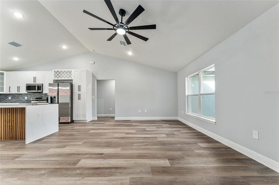 Spacious, unfurnished interior of a new home in , Dunnellon (Image 20).