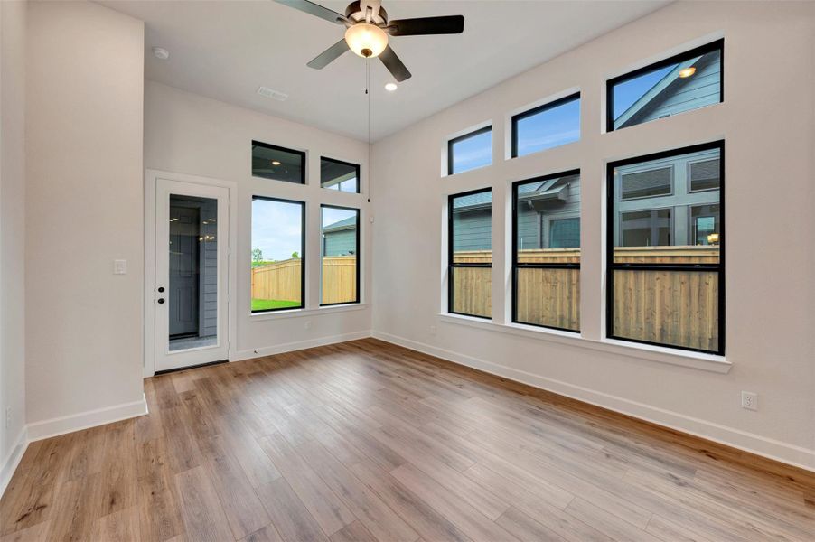 Spacious, unfurnished interior of a new home in Sienna - Landmark Row Collection, Missouri City (Image 15).