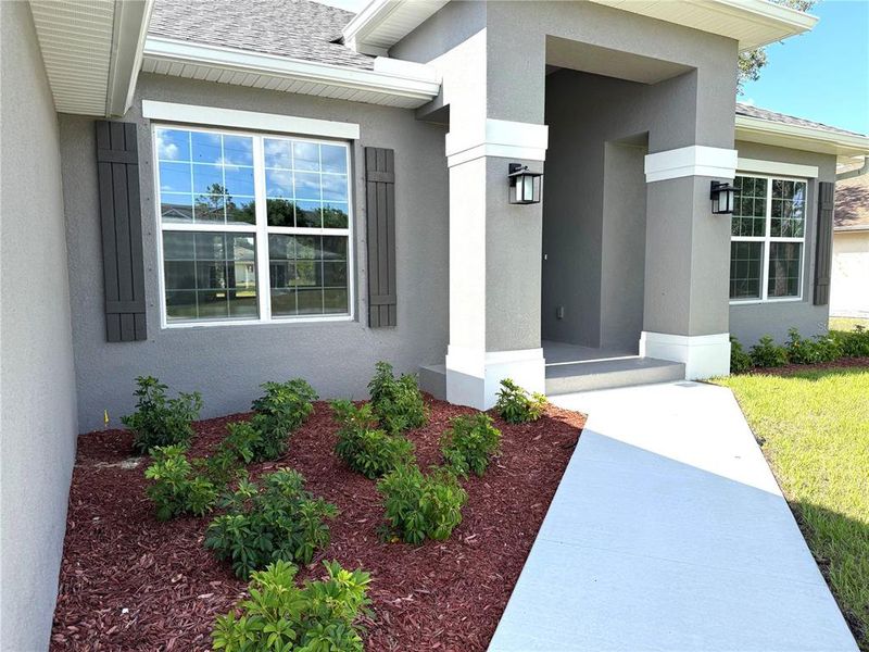 Exterior details and patio area of a home in Deep Creek, Punta Gorda (Image 3).