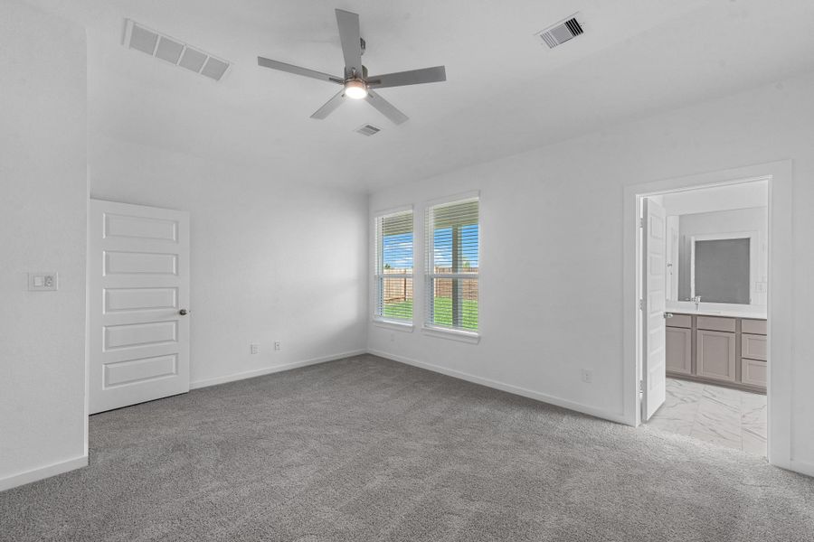 Spacious, unfurnished interior of a new home in Briarwood Crossing, Rosenberg (Image 25).
