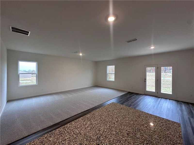 Spacious, unfurnished interior of a new home in Mt. Tabor Ridge, Dallas (Image 7). Spacious, unfurnished interior of a new home in Mt. Tabor Ridge, Dallas (Image 7).