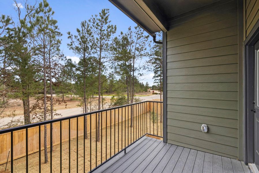 Exterior details and patio area of a home in Kresston, Montgomery (Image 24).