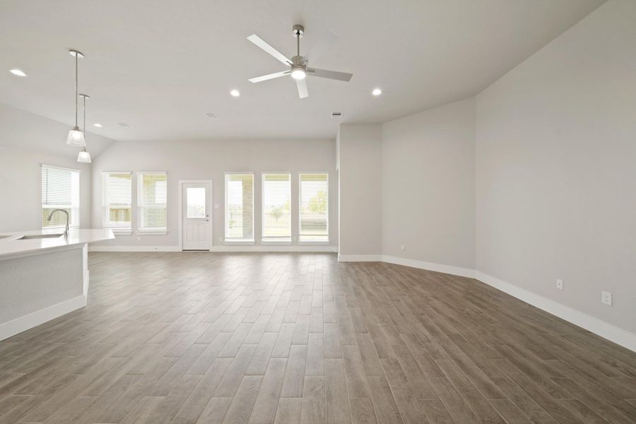 Spacious, unfurnished interior of a new home in Beacon Hill, Waller (Image 5). Spacious, unfurnished interior of a new home in Beacon Hill, Waller (Image 5).