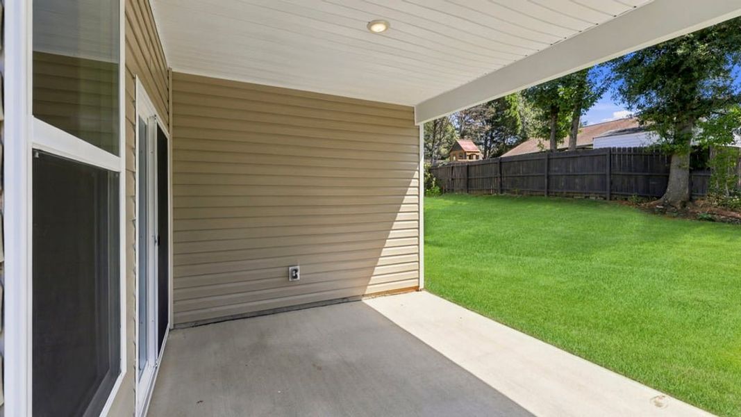 Exterior details and patio area of a home in Blue Ridge Trail, Fountain Inn (Image 20).