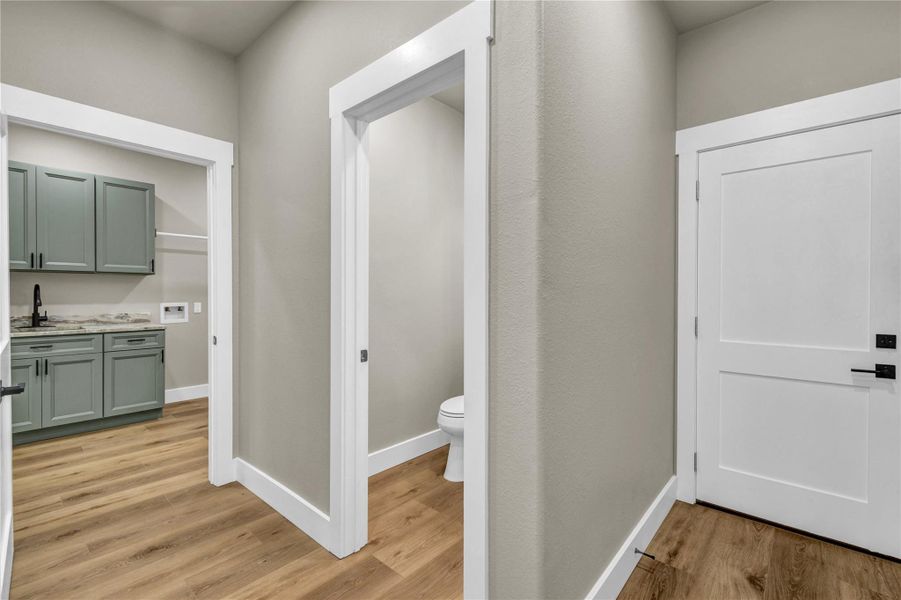 Spacious, unfurnished interior of a new home in , Angleton (Image 32).