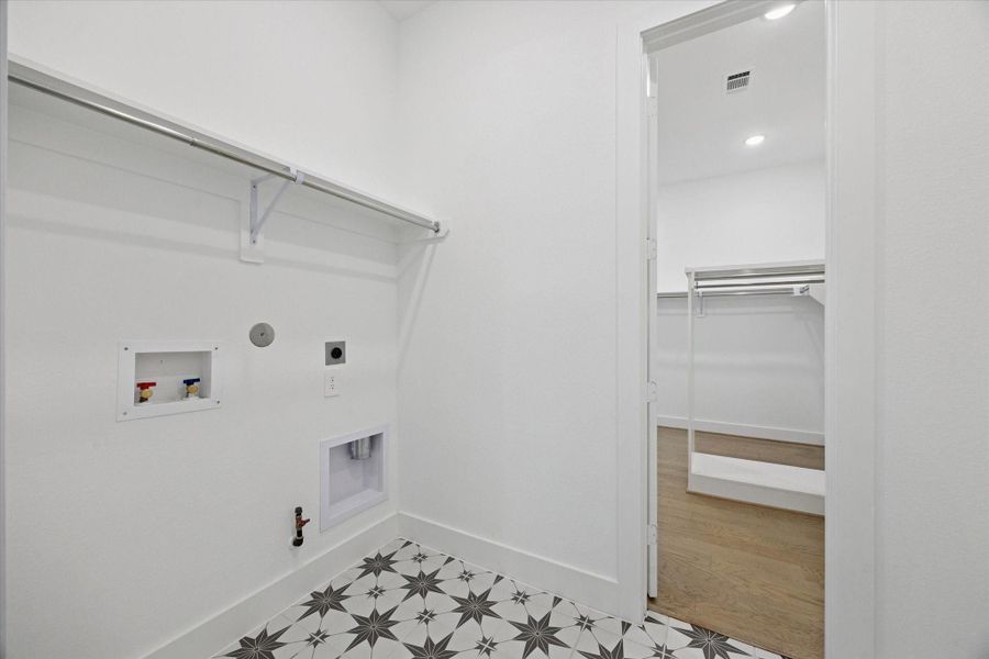 Spacious, unfurnished interior of a new home in Cross Creek West, Fulshear (Image 19). Spacious, unfurnished interior of a new home in Cross Creek West, Fulshear (Image 19).