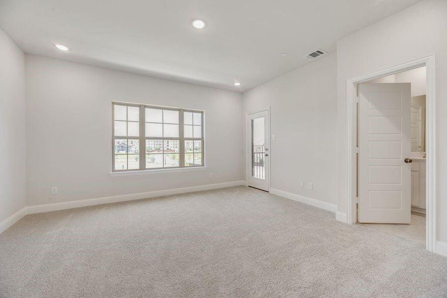 Spacious, unfurnished interior of a new home in Bayside, Rowlett (Image 16).