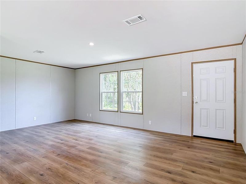 Spacious, unfurnished interior of a new home in , Deland (Image 18).