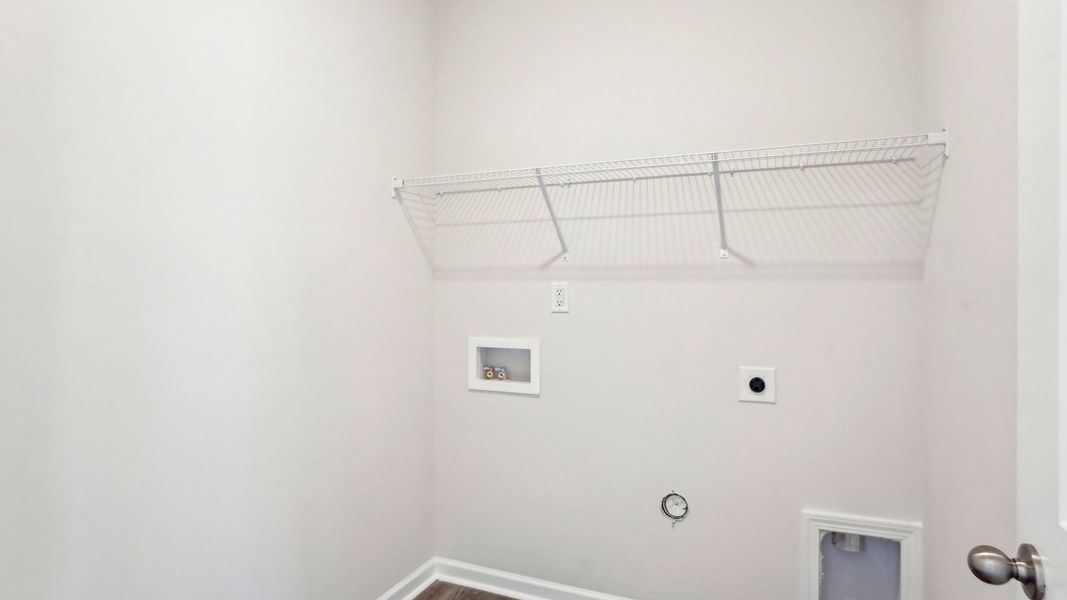 Spacious, unfurnished interior of a new home in Valleywood Farms, Waynesville (Image 29).